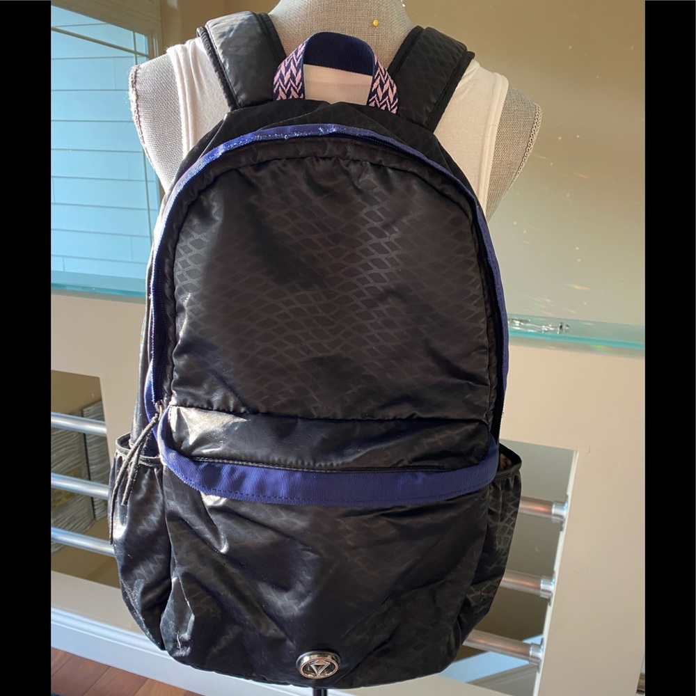 LULULEMON IVIVVA School to Studio Backpack Blk/blu